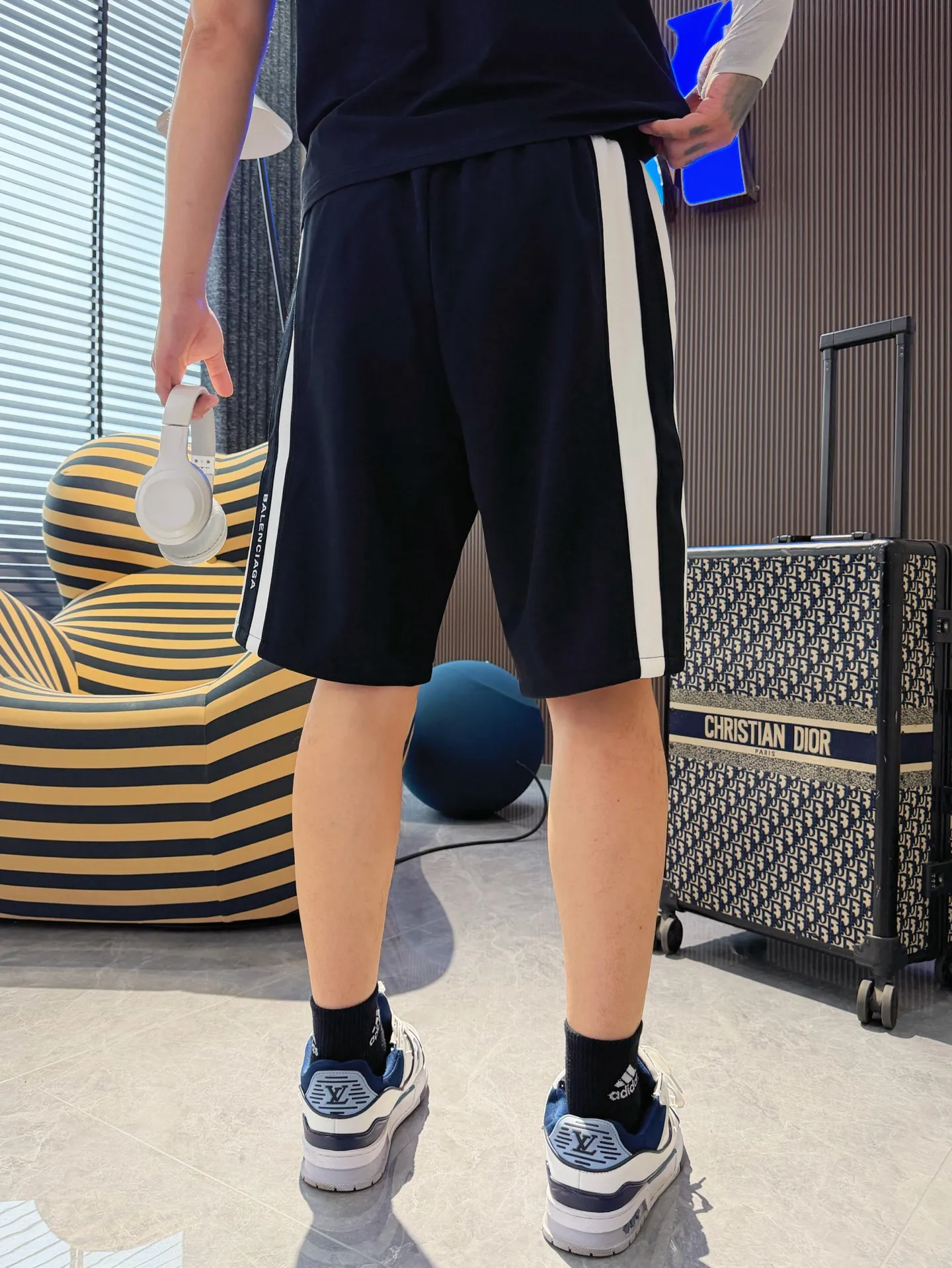 Balenciaga's three-standard complete 2026 summer New Arrival men's casual shorts, advanced custom-made Breathable fabric, Breathable fabric, extremely stretchy and comfortable, impeccable details, top-grade accessories, original logo design concept, delicate and soft feel! The upper body fit is awesome! Size: M-XXXL Please state your height and weight when ordering